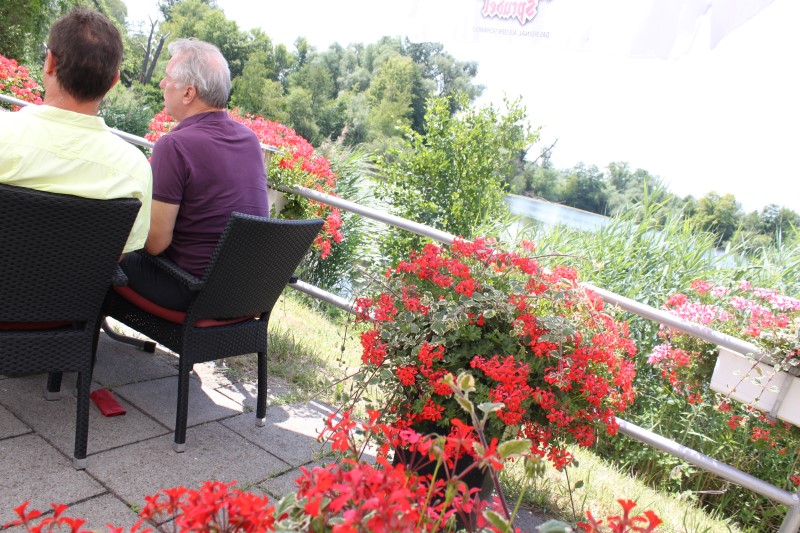 Blick von der Terrasse über den See